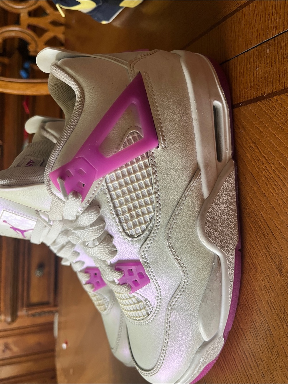 Nike Women’s White & Pink Athletic Sneakers